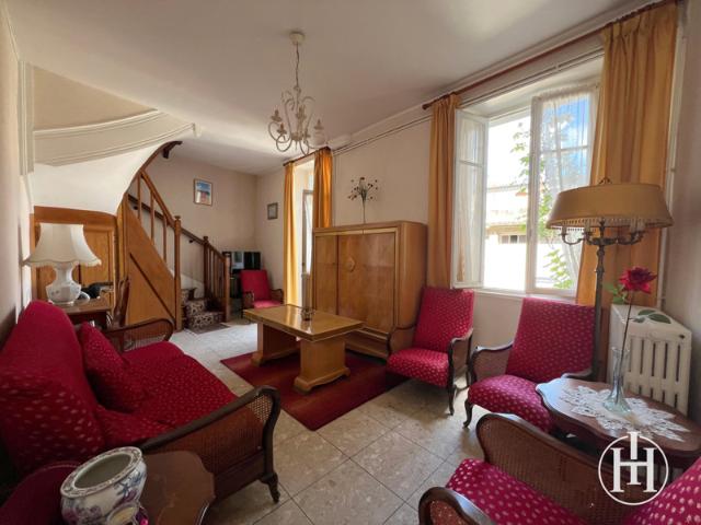 Charmante maison de ville avec cour sans vis à vis à Saint A
