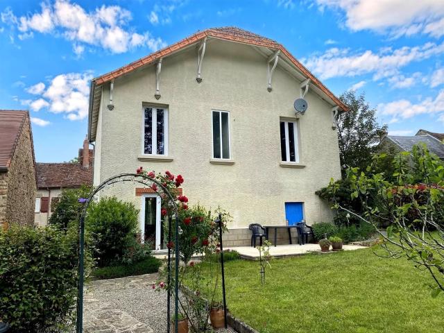 Charmante maison de ville avec jardin à Arnac la Poste 98m² Arnac la Poste