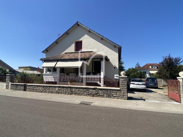 CHARMANTE MAISON de VILLE AVEC JARDIN