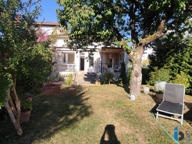 CHARMANTE MAISON DE VILLE AVEC PISCINE RENOVEE AVEC GOÜT