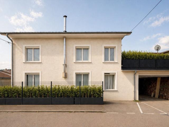 Charmante Maison de ville avec terrasse et garage. 123m² Oyonnax