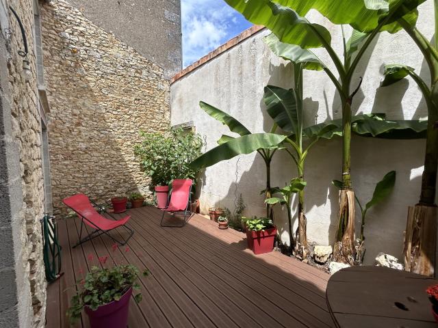 Charmante Maison De Ville Avec Terrasse Proche Commerces 130m² La Rochefoucauld