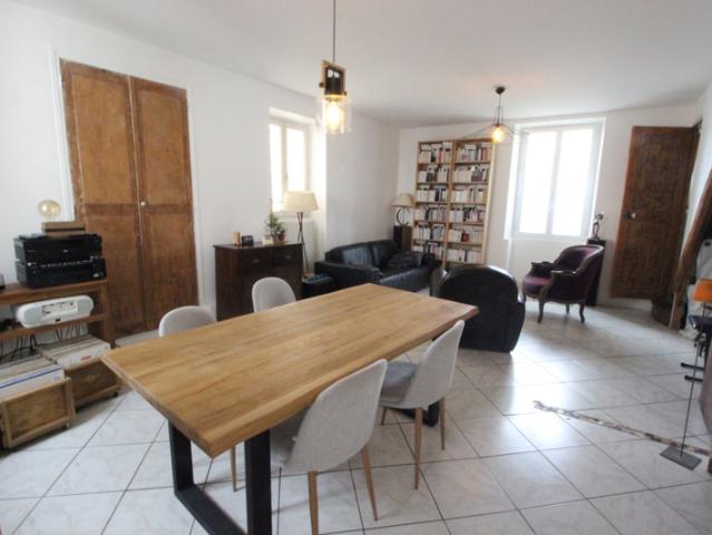 Charmante maison de ville de 92,6 m2 avec 3 chambres, cave