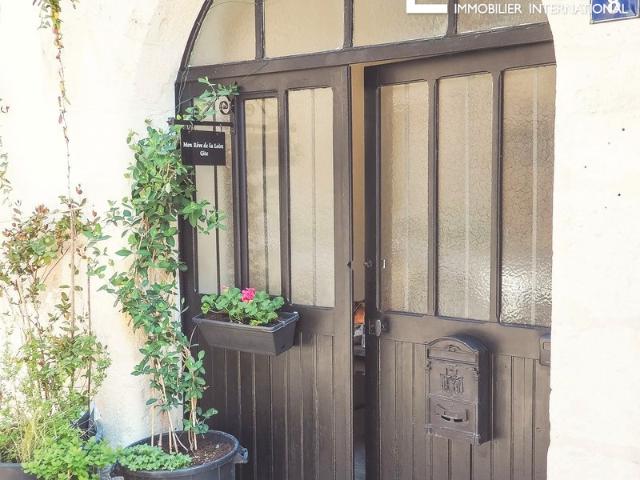 Charmante maison de ville historique meublée avec cour et balcon – Résidence secondaire ou locatif
