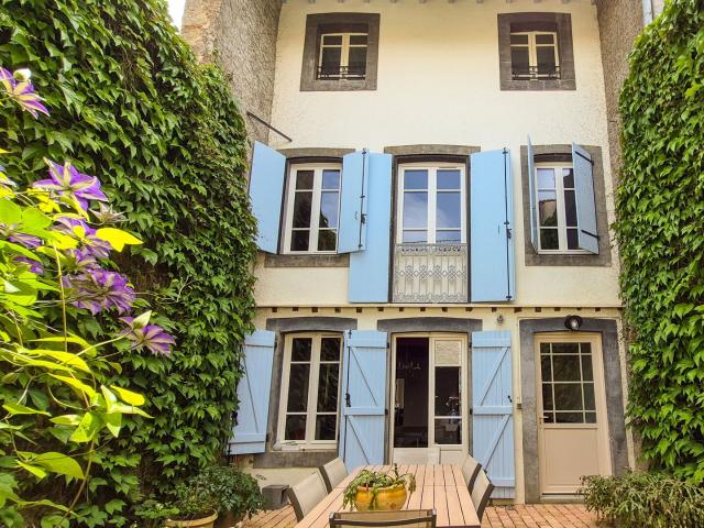 Charmante maison de ville rénovée au cœur de Mirepoix avec c. 237m² Mirepoix