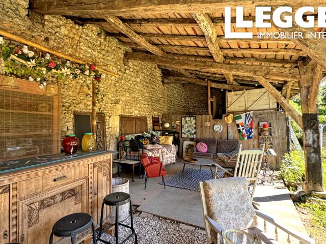 Charmante maison de ville 4 ch 2 sdb, jardin et dépendances, à pied des commerces et gare