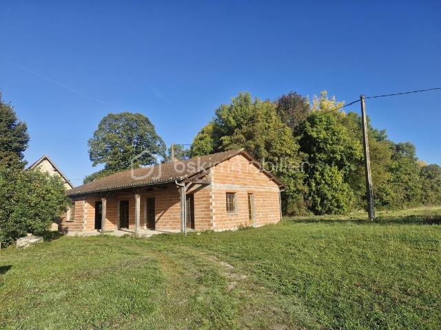 Charmante maison de 117m2 à finir et un moulin de 130m2 à La Force