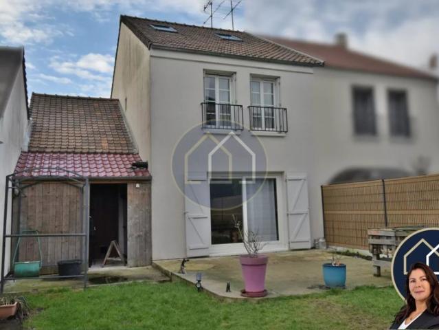 CHARMANTE MAISON DE 123m², QUARTIER RECHERCHÉ de « LA CLAIRIÈRE » À RAMBOUILLET – 4 CHAMBRES, 2 SALLES DE BAINS/DOUCHE, JARDIN, GARAGE. AUCUNS TRAVAUX À PREVOIR !