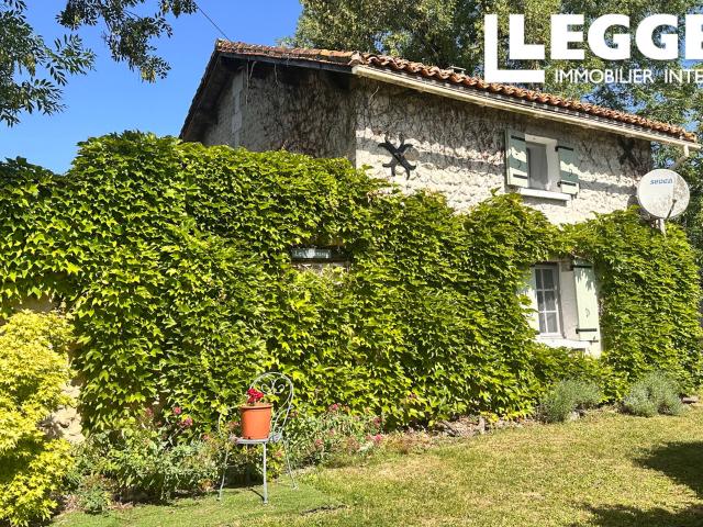Charmante maison de 2 chambres nichée dans un hameau tranquille avec de jolis jardins et parking hors voirie