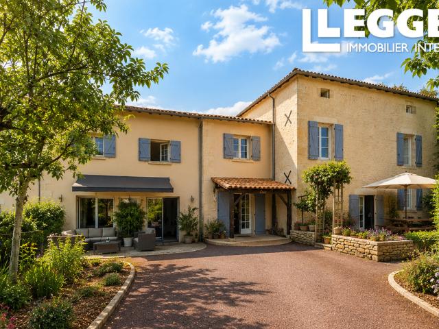 Charmante maison de 6 chambres, avec jardin et piscine, vue imprenable sur Condac