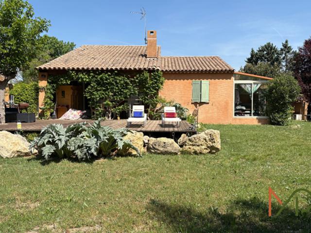 Charmante maison de 97 m² sur terrain clos de 1 689 m² en bordure de ruisseau