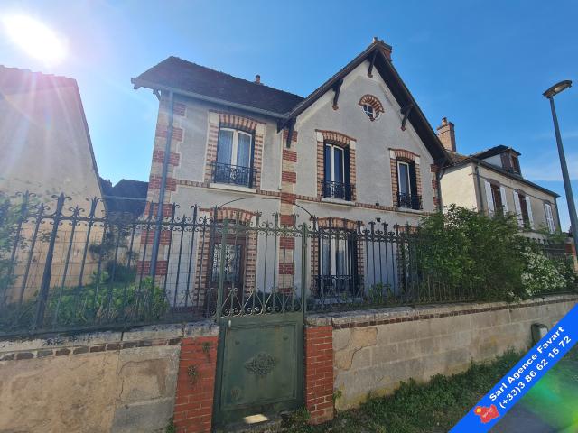 Charmante maison des années 20 dans bourg avec commerces et école