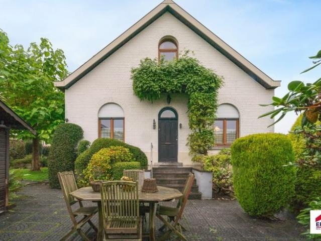 CHARMANTE MAISON DEUX CHAMBRES AVEC BEAUCOUP DE POTENTIEL