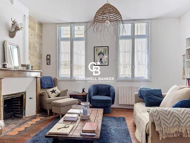 Charmante maison en cœur de ville, avec garage, et commerces. 174m² Saintes