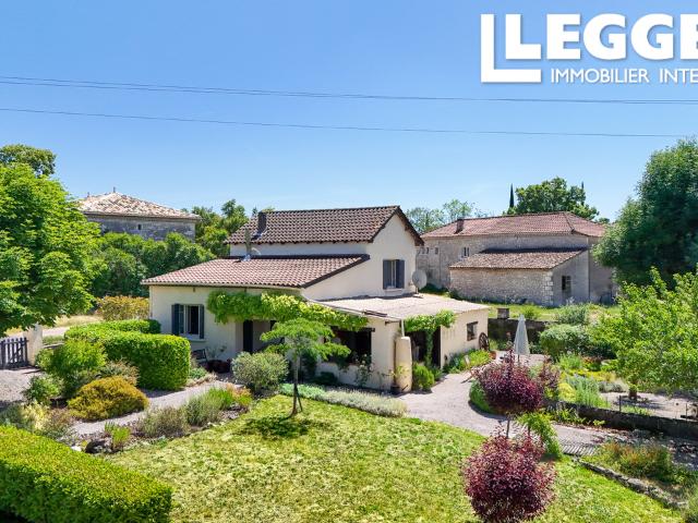 Charmante maison en pierre, 2 chambres avec jardin paysager, potager et arbres fruitiers, dans le Quercy Blanc
