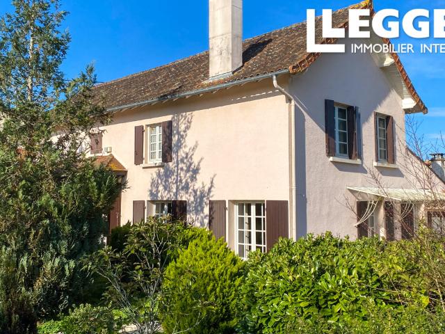 Charmante maison en pierre. 3 chambres. Garage. Jardin attenant / non attenant. Proche Mansle. Sans vis à vis