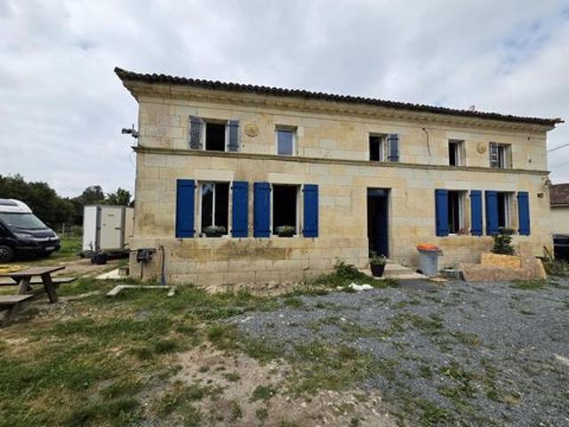 Charmante maison en pierre à finir de rénover