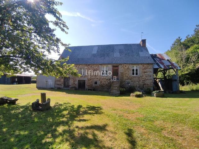 Charmante maison en pierre à rénover dans cadre paisible