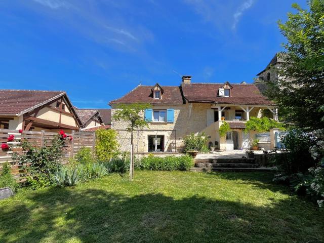 Charmante maison en pierre à vendre, avec piscine, dans un c. 187m² Gourdon