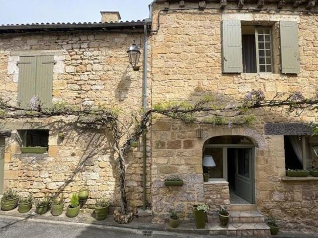 Charmante maison en pierre au cœur du village