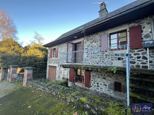 Charmante maison en pierre au coeur du bourg