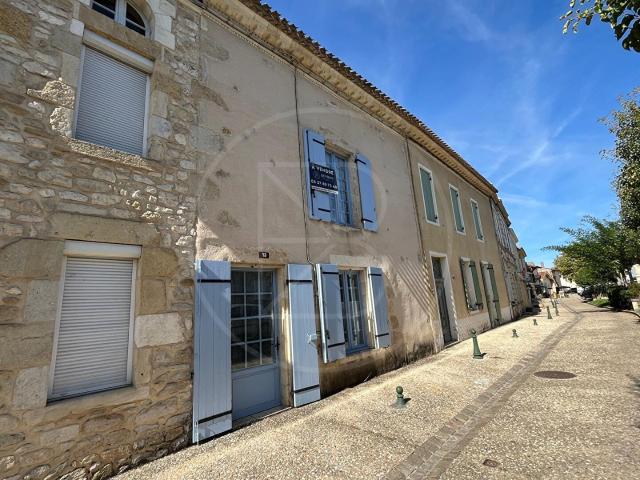 Charmante maison en pierre au coeur d'un village 150m² Gensac