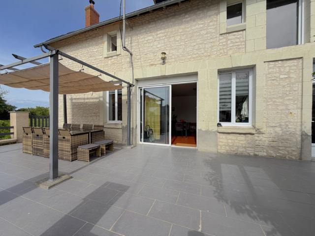Charmante maison en pierre avec dépendances, terrasse et gra