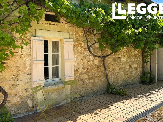 Charmante maison en pierre avec grange, dans hameau calme proche Bourdeilles et Paussac, plein de charme