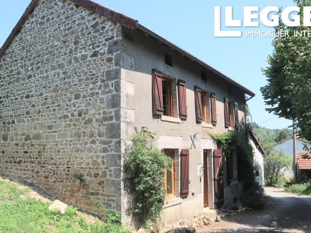 Charmante maison en pierre avec jardin dans hameau paisible