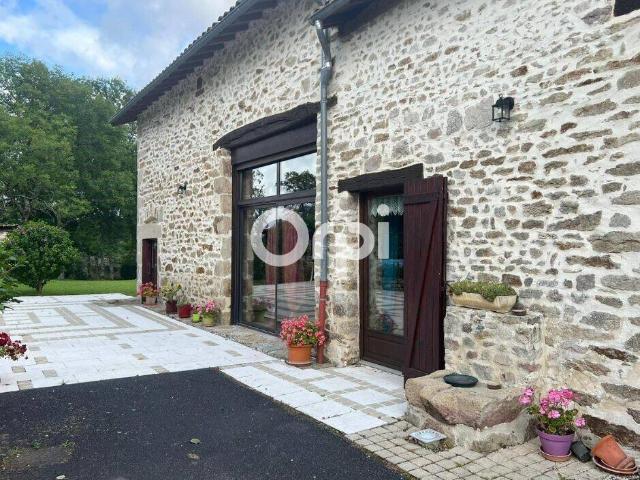 Charmante maison en pierre avec piscine