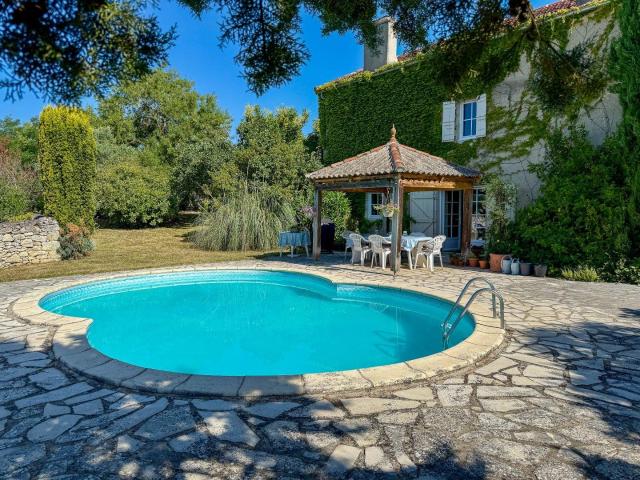 Charmante Maison en Pierre avec Piscine et Vue Panoramique 105m² Castéra Verduzan