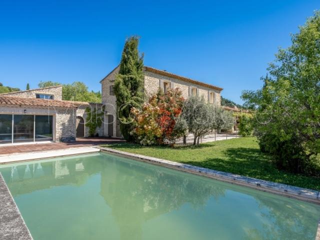 Charmante maison en pierre avec vue, au cœur du Triangle d'Or