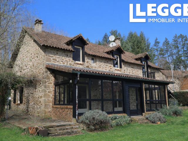 Charmante maison en pierre avec vue dégagée sur la campagne
