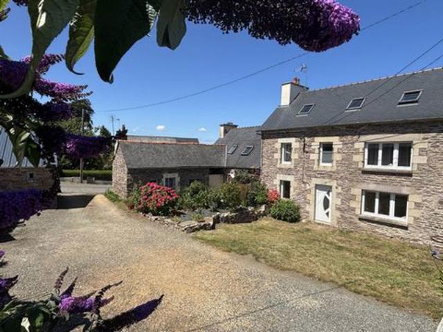Charmante maison en pierre avec vue mer en Bretagn