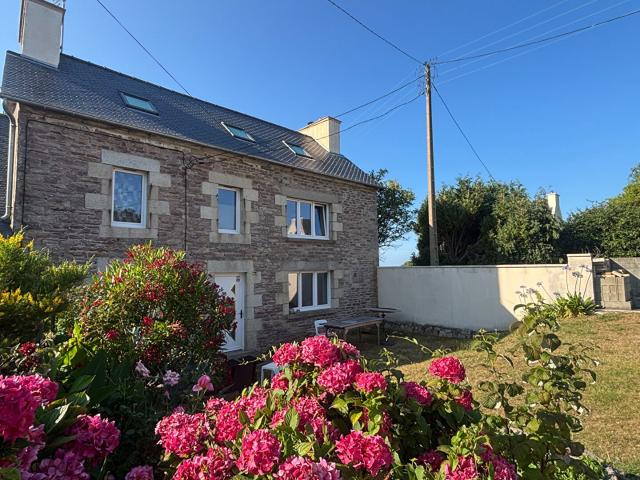 Charmante maison en pierre avec vue mer en Bretagne 110m² Plouézec