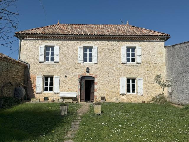 Charmante maison en pierre avec vue sur la campagne 96m² Valence sur Baïse