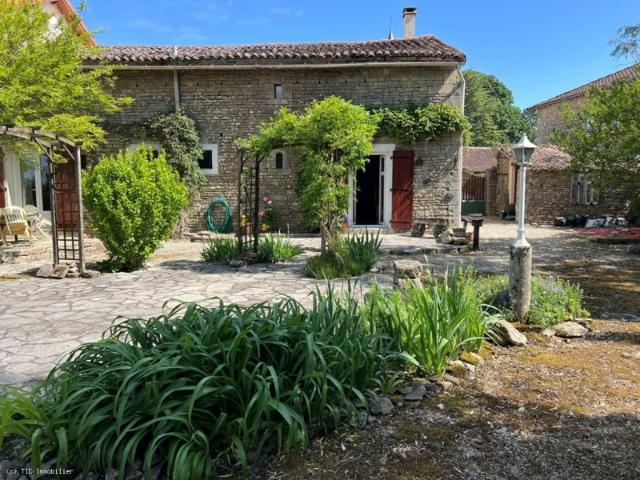 Charmante Maison en Pierre dans un Village Tranquille – Idéale comme Résidence Secondaire