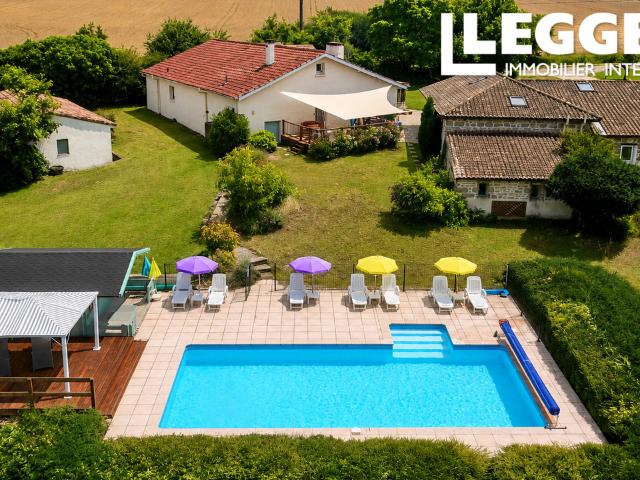 Charmante maison en pierre de 4 chambres avec 2 maisons d'hôtes séparées, piscine chauffée et vues fabuleuses