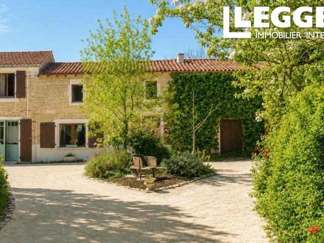 Charmante maison en pierre de 4 chambres avec dépendances et grand jardin dans un village avec commodités