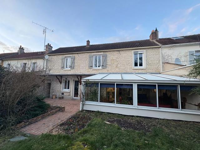 Charmante maison en pierre de 125 m2 dans la commune de Coye la
