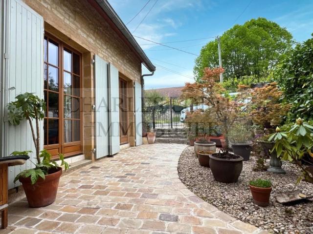Charmante maison en pierre de caractère sur terrain de 1600. 169m² Bouzic