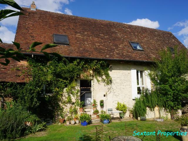 Charmante maison en pierre du XVIIe siècle située au coeur du paisible et pittoresque Périgord vert