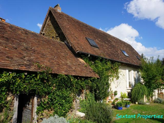 Charmante maison en pierre du XVIIe siècle située au coeur du paisible et pittoresque Périgord vert