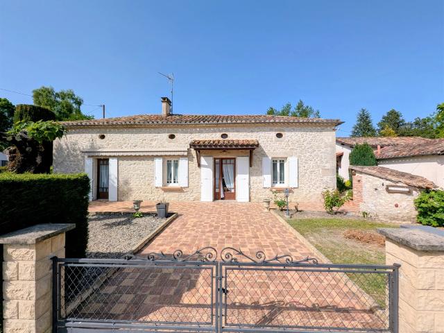 Charmante maison en pierre en bordure de village avec grand. 97m² Dausse