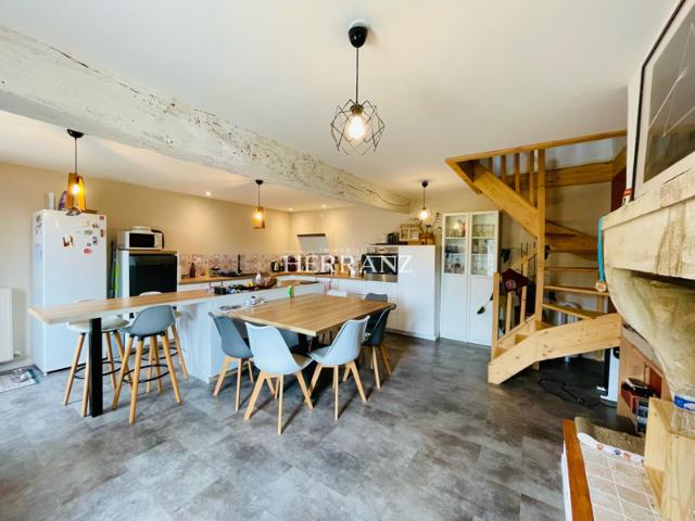 Charmante maison en pierre, jardin, proche centre ville