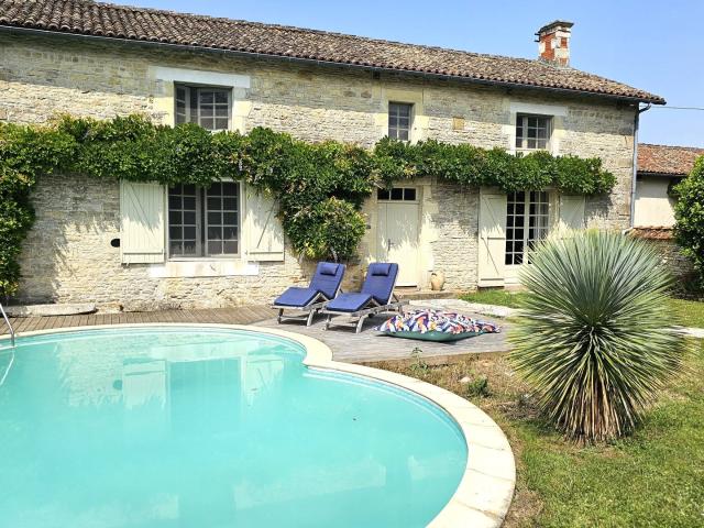 Charmante Maison en Pierre, Piscine, Dépendances, Emplacemen. 205m² Messé