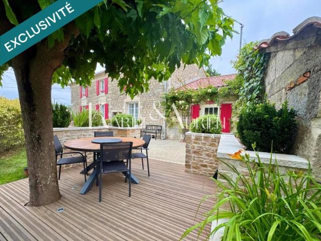 Charmante maison en pierre rénovée avec 3 chambres, bureau, garage, préau et jardin clos