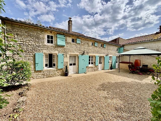 Charmante maison en pierre rénovée avec jardin clos et garage