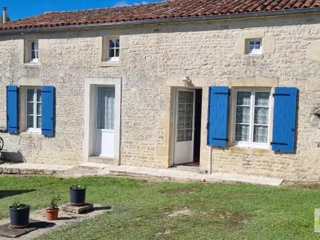 Charmante maison en pierre située dans un cadre bucolique et. 87m² Longré