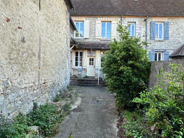 CHARMANTE MAISON EN PIERRES DE 7 PIECES, 5 CHAMBRES